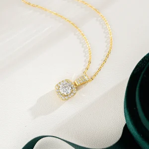 Luxury 100% Real 18k Gold Women's Diamond Pendant Square Moissanite Necklace