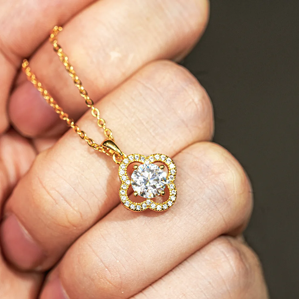 Luxury 100% Real 18k Gold Women's Clover Diamond Pendant Clavicle Chain Moissanite Necklace